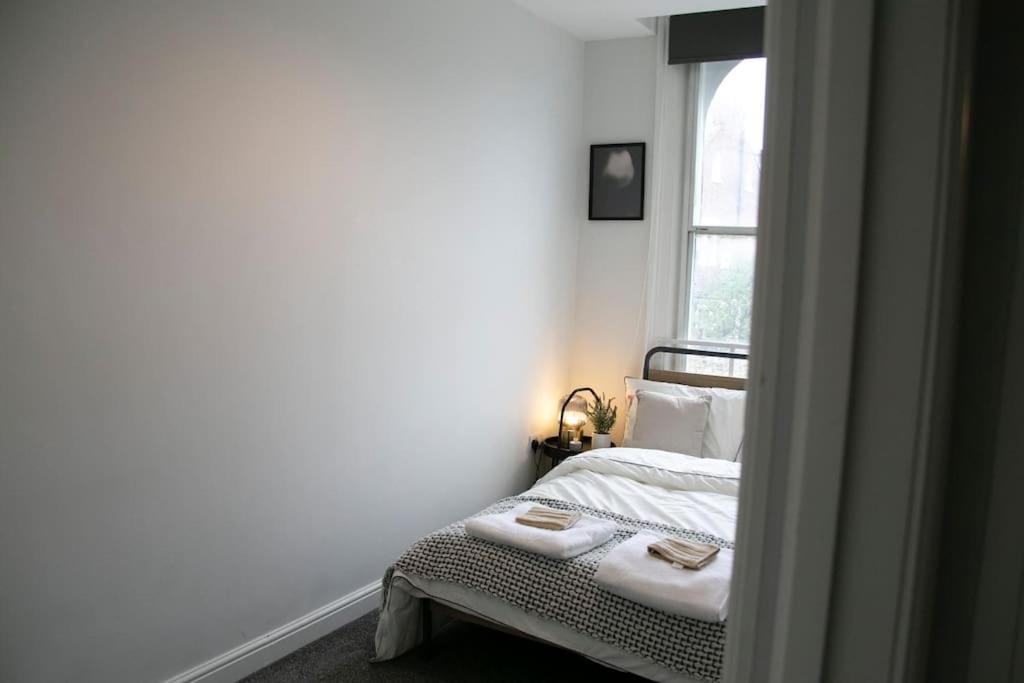 Fortunae'S Cosy Apartment- By Fang Sunderland  Exteriér fotografie